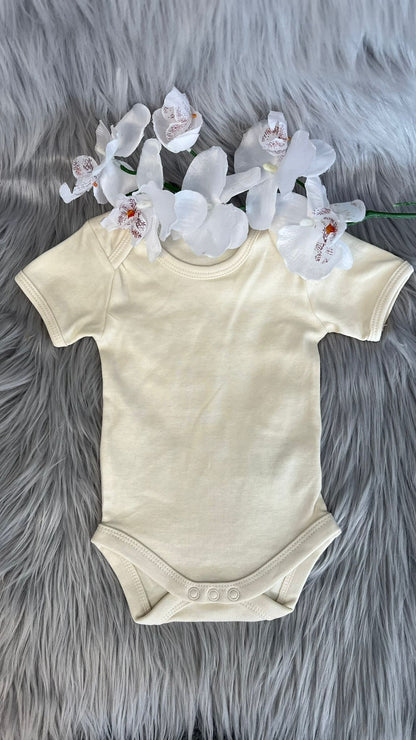 Babybody in versch. Farben, inkl. Personalisierung