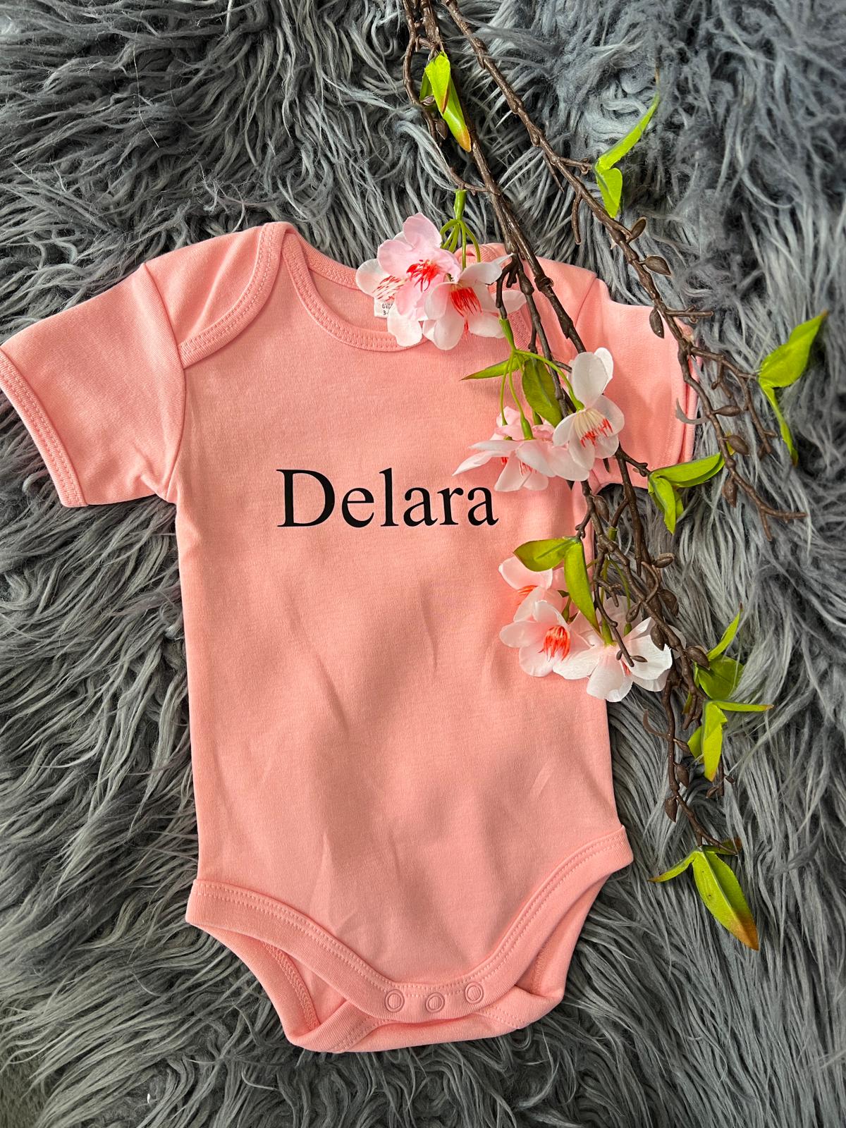 Babybody in versch. Farben, inkl. Personalisierung